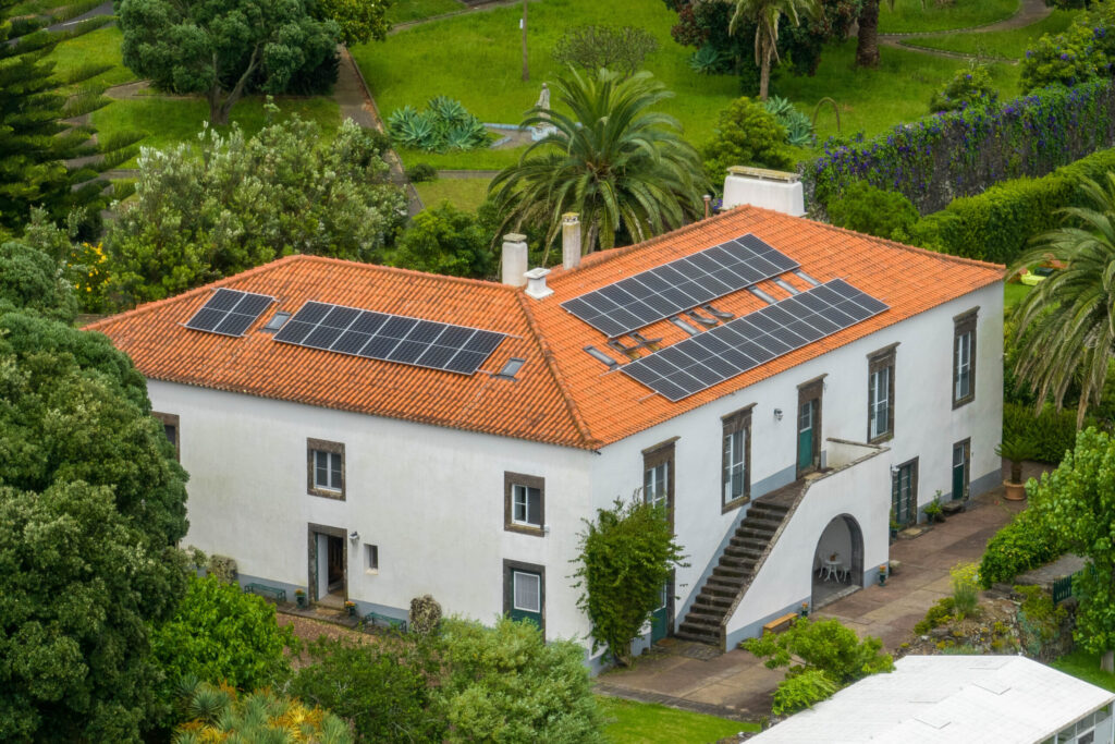 Panéis solares (outra p/baterias)